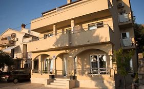 Apartments And Rooms Lux